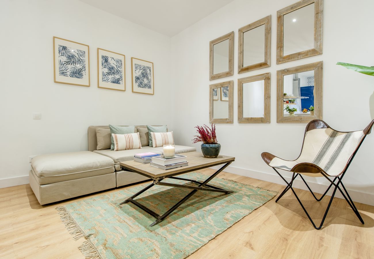 Sol VI Apartment — Steps from Puerta del Sol