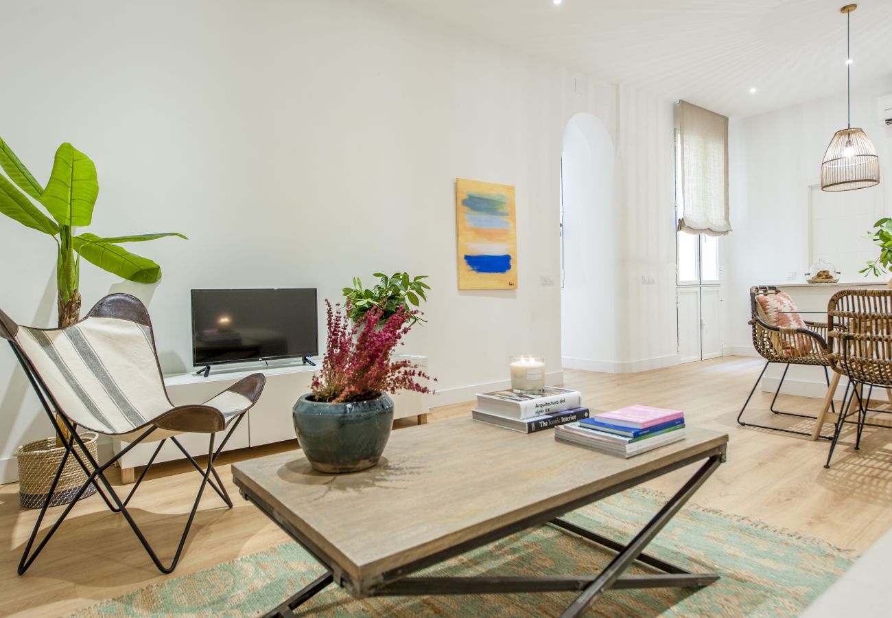 Sol VI Apartment — Steps from Puerta del Sol