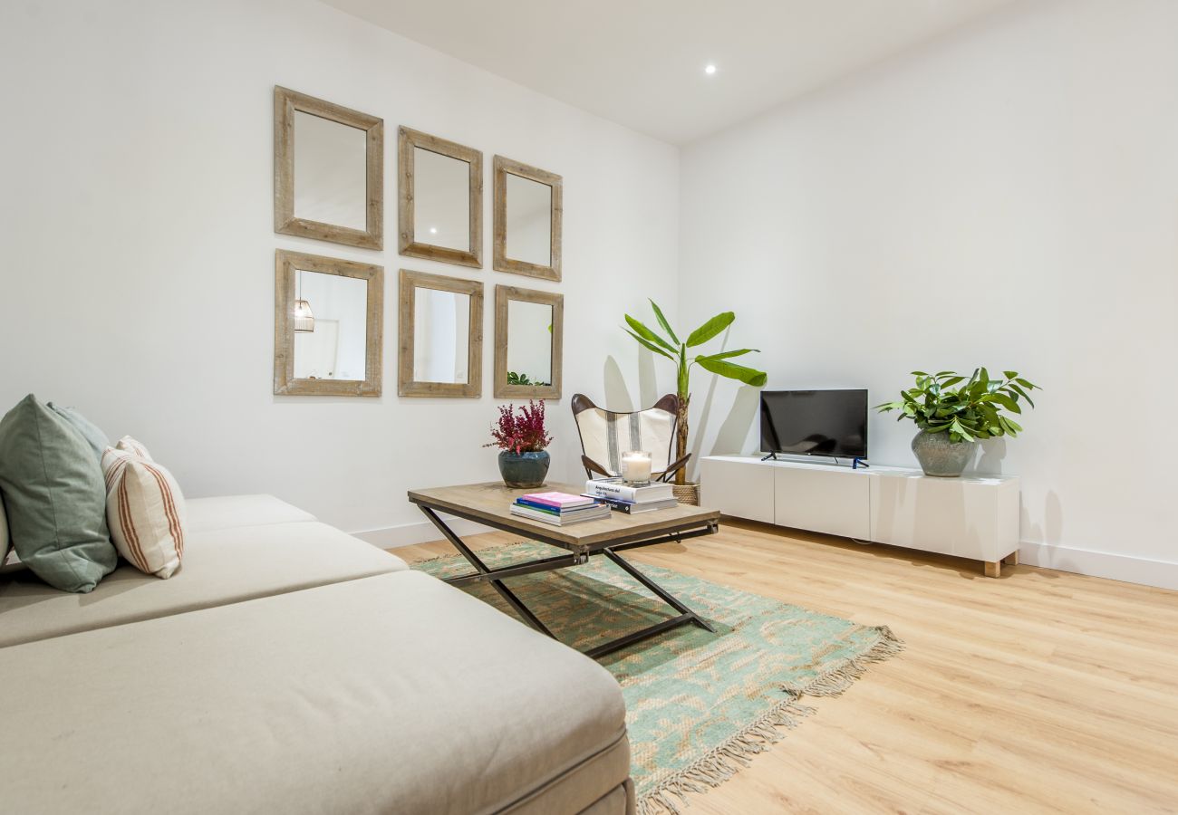 Sol VI Apartment — Steps from Puerta del Sol