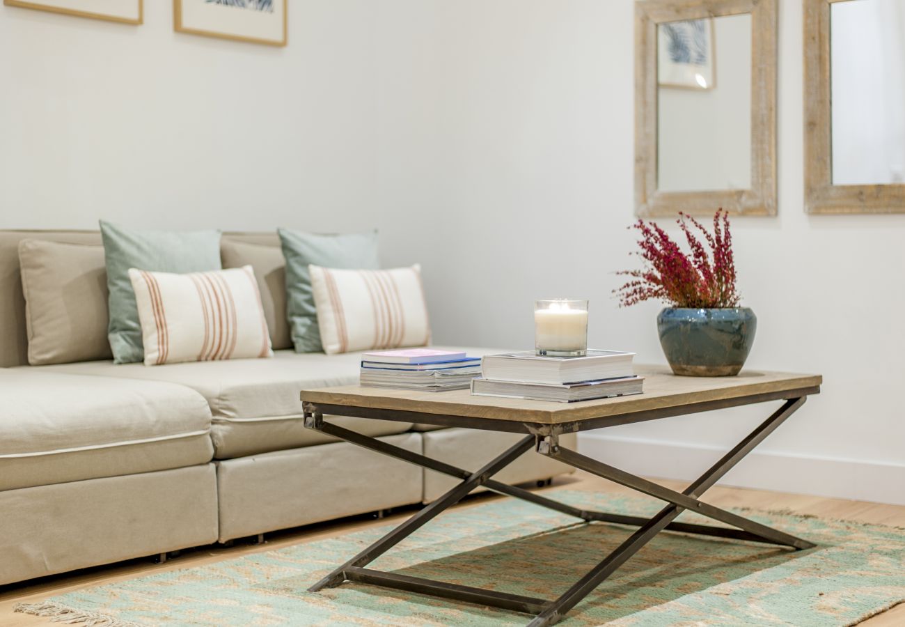 Sol VI Apartment — Steps from Puerta del Sol