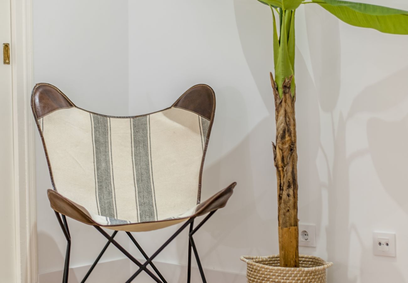 Sol VI Apartment — Steps from Puerta del Sol