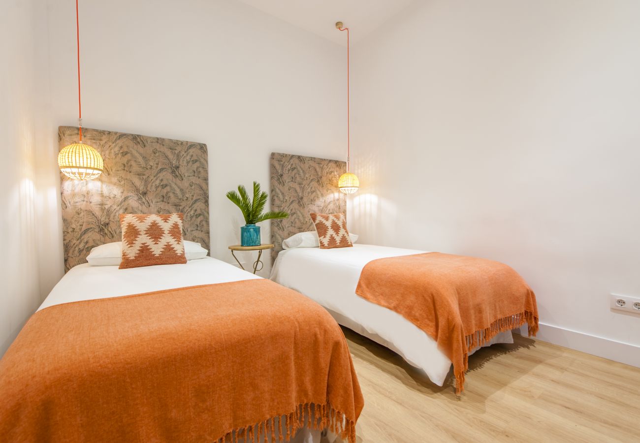 Sol VI Apartment — Steps from Puerta del Sol