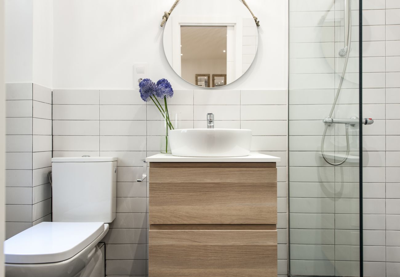 Sol VI Apartment — Steps from Puerta del Sol