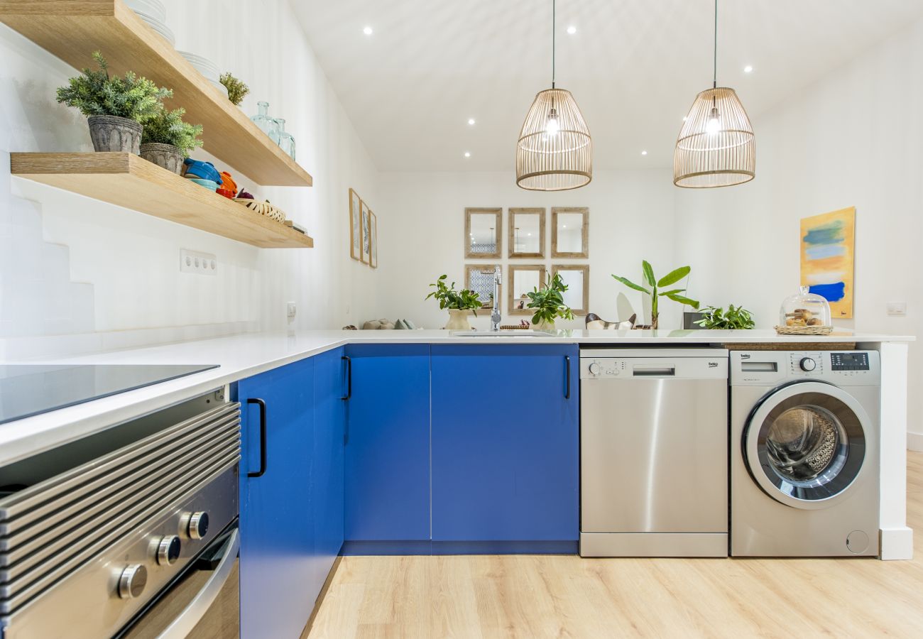 Sol VI Apartment — Steps from Puerta del Sol