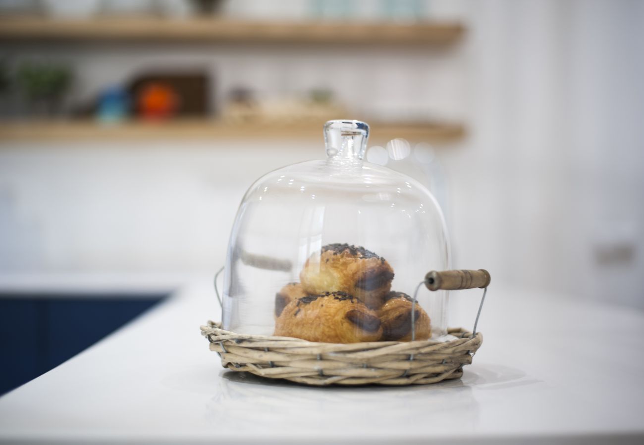 Sol VI Apartment — Steps from Puerta del Sol